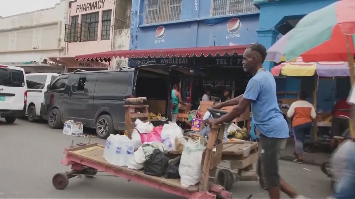Hurricane Melissa now a powerful Cat 5 heading toward Jamaica.
<a href="/AButtacavoliTV/">Abbey Buttacavoli</a> is live on <a href="/NBC10/">NBC 10 WJAR</a> Sunrise with the local efforts underway to provide help 

turnto10.com/news/local/loc…