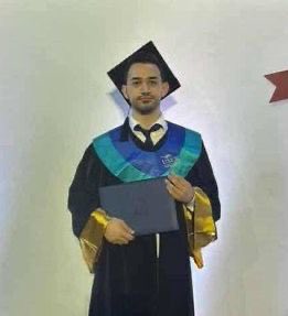 نستنكر بأشدّ العبارات جريمة قتل الشاب #إيليو_أبو_حنّا، ونسأل بقلق عن سبب وجود حواجز تابعة لتنظيمات فلسطينية في قلب بيروت، ولا سيّما بعد كلّ ما قيل عن تسليم السلاح الفلسطيني. فلا يحقّ لأي جهة أن توقِف المواطنين أو أن تطلق النار عليهم.
فإمّا أن تكون هناك دولة تُمسِك بقرارها