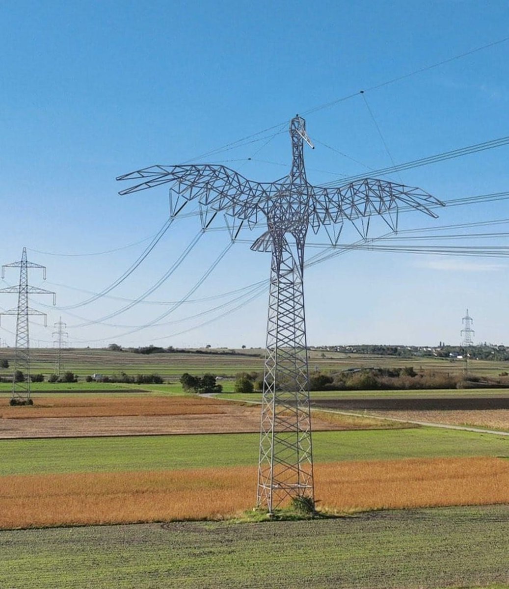 creapills's tweet image. En Autriche, des pylônes électriques prennent la forme d’animaux géants pour sublimer le paysage

Et si les pylônes devenaient des œuvres d’art ? En Autriche, le projet Austrian Power Giants imagine des structures monumentales en forme d’animaux pour transformer les lignes à…