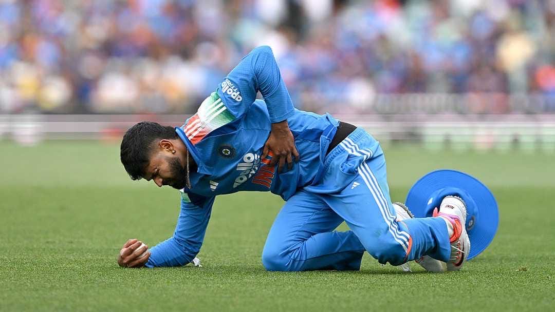 #FLASH: Shreyas Iyer Injury Update

Shreyas Iyer sustained an impact injury to his left lower rib cage while fielding during the 3rd ODI vs Australia in Sydney (Oct 25, 2025)

➡️ Scans revealed a laceration injury to the spleen.
➡️ He is under treatment, medically stable, and
