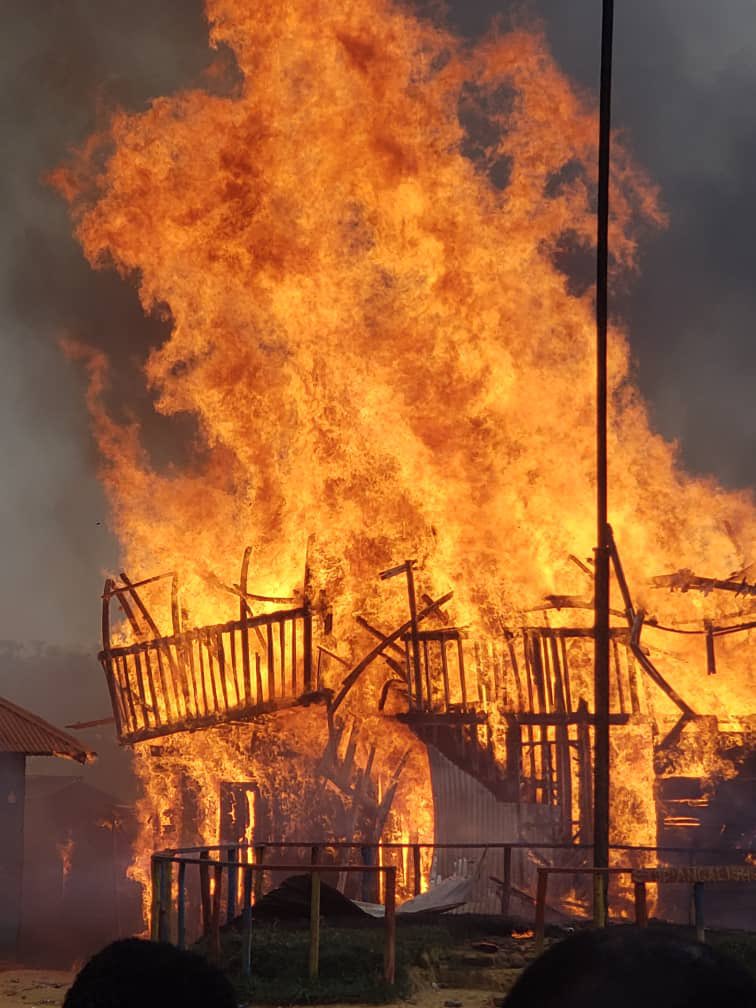 FaithNtako65514's tweet photo. #Bukavu : 14 morts dans un incendie.

Un incendie nocturne à Funu (#Bukavu) a fait 14 morts, selon un bilan provisoire.
Le feu, d’origine inconnue, s’est déclaré sur l’avenue Maendeleo, près de l’église #Funu Nuru.
Les recherches se poursuivent pour retrouver d’autres victimes. https://t.co/NVi50Byrn5