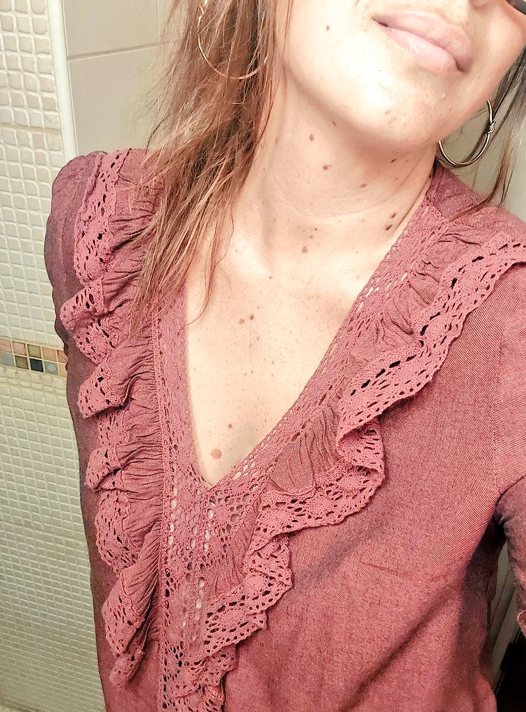 🎶Parece que fui devota 
del dolor que brota
Del amor que agota de tu pensamiento🎶

Devota - Valeria Castro

P.D: la blusa rollo #JaneAusten que necesitaba para ir a trabajar un lunes😏✌️

#livinlavidamery #orgulloyprejuiciostyle #lunes #MondayMorning