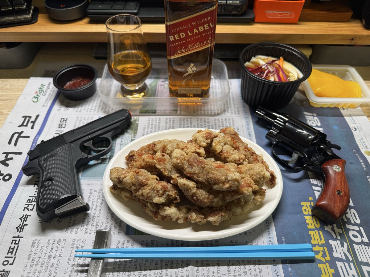 nappeunajeossi's tweet image. 늦은 #탕탕절
#탕수육 #위스키
S&amp;amp;W #M36 Chief&apos;s Special
Wlather #PPk