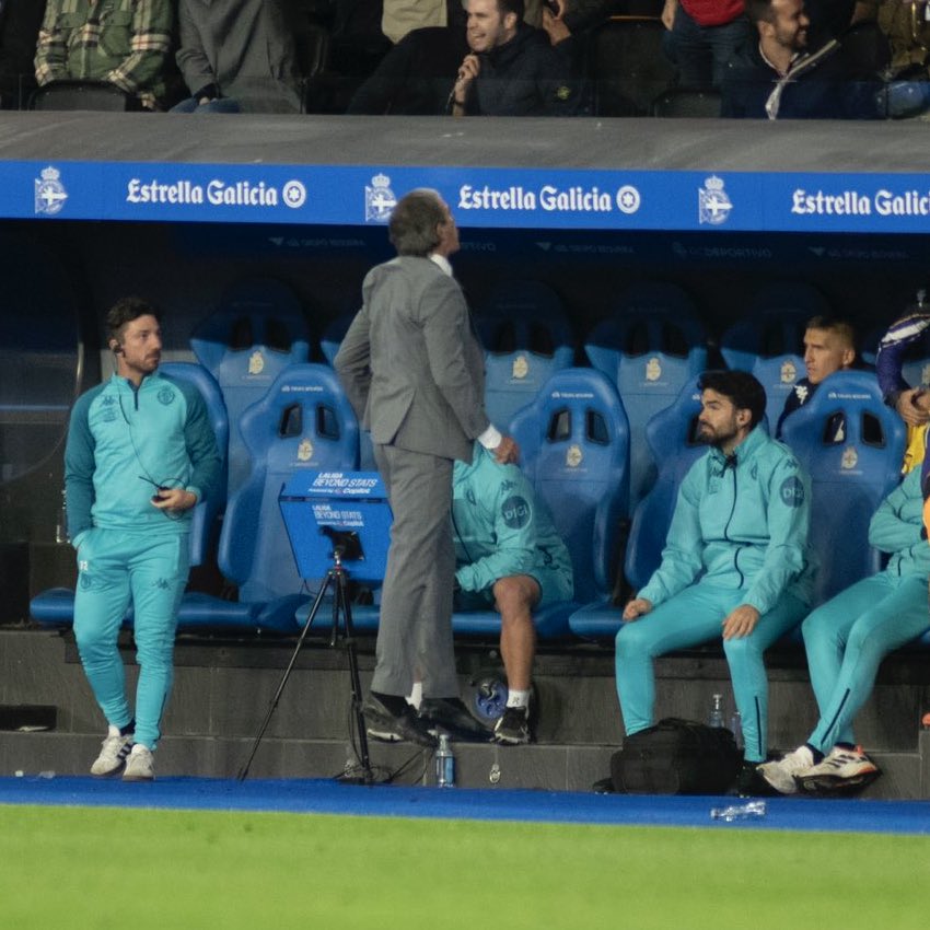 “ La "ascensión al cielo" se refiere a la solemnidad cristiana que conmemora la subida de Jesucristo al cielo 40 días después de su resurrección, marcando el final del Tiempo Pascual 🕊️ “