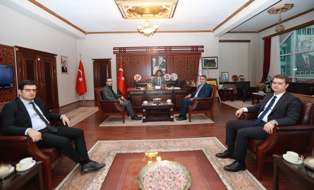 Kaymakamımız Sn. Murat KARALOĞLU, SGK Van İl Müdürü Sn. Yahya BEROJE ile Erciş, Muradiye ve Çaldıran SGK müdürlerini makamında kabul etti.
Sn. KARALOĞLU, nazik ziyaretlerinden dolayı teşekkür etti.
<a href="/karaloglu_murat/">Murat KARALOĞLU</a> 
#erciş