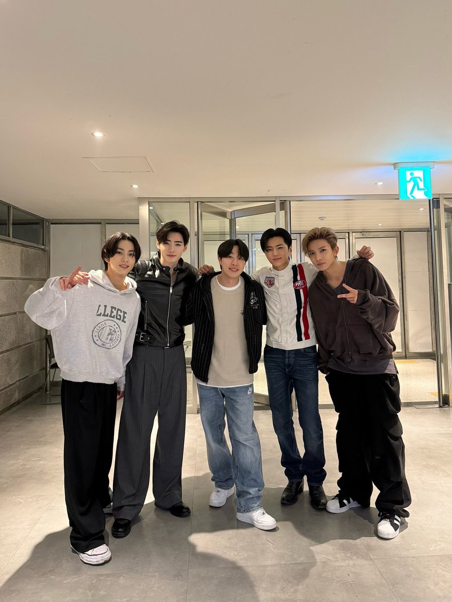 yangkittyyy's tweet photo. 빅힛즈너무좋음🫰🏻 https://t.co/LfM0FvR5F5