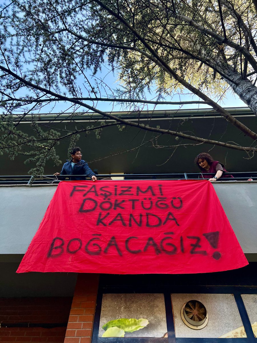 Hacettepe öğrencileri, faşist çetelerin düzenlediği sözde "devir teslim" törenini protesto etti.