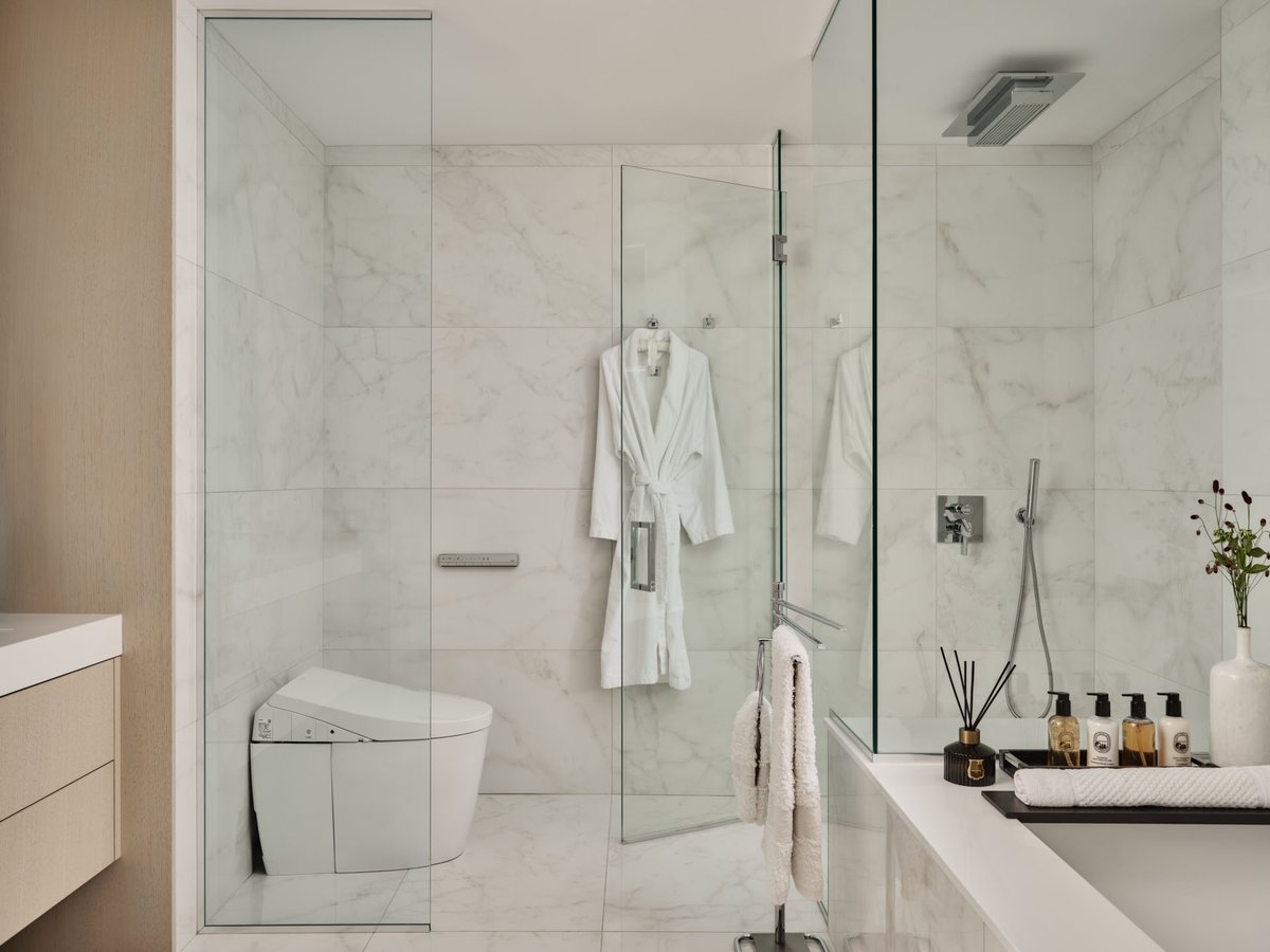 AstroDesign_Inc's tweet image. Serenity by design.
Astro&apos;s ensuite — stone, balance, and timeless restraint — complemented by a curated @RocheBobois dressing space. ✨ Explore more → astrodesigninc.com/gallery.html
#AstroDesignInc #RocheBobois #DesignBeyondTime #LuxuryInteriors