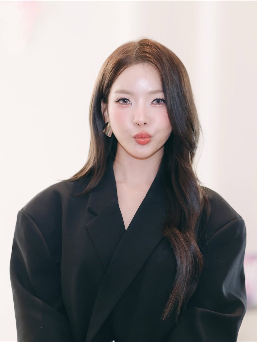 FayMay_TW_'s tweet image. May’s IG Post 🆕✨ - 27.10.25 (2)
#maywyda