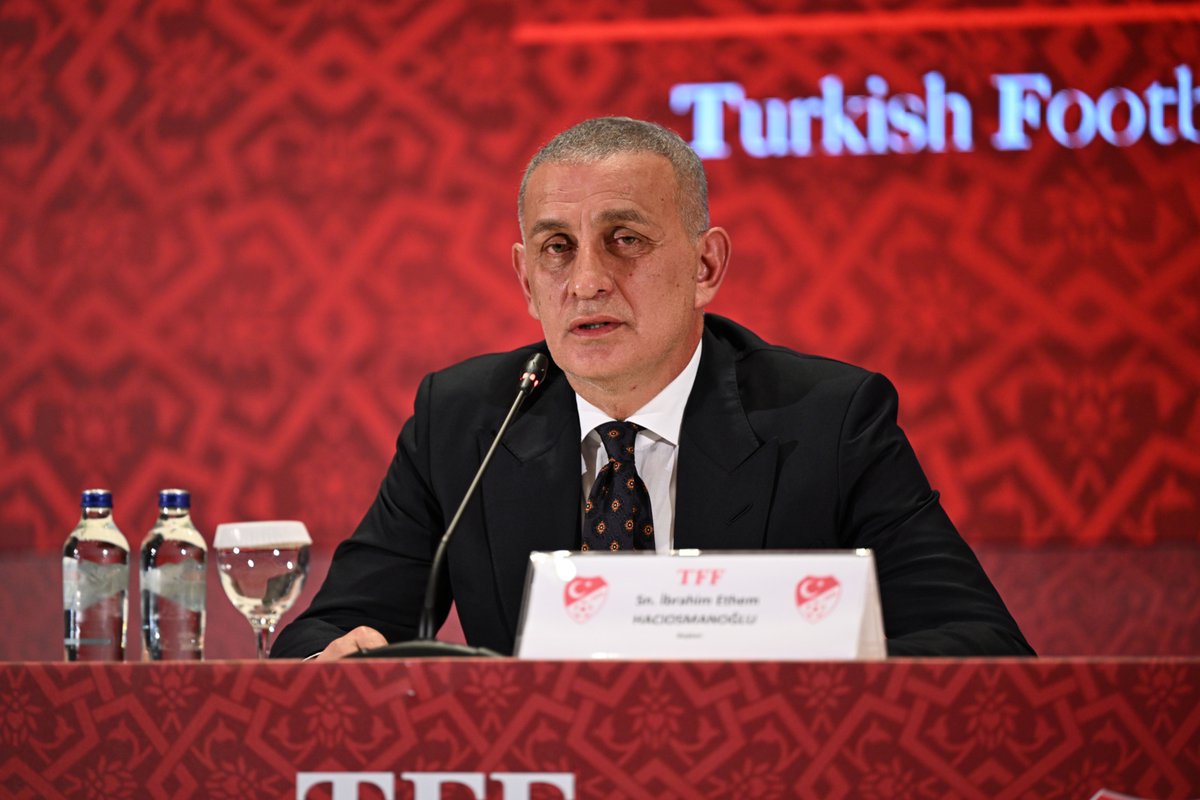 anadoluajansi's tweet photo. TFF Başkanı İbrahim Hacıosmanoğlu, profesyonel liglerde görev yapan 571 hakemden 371'inin bahis hesabının olduğunu, 152'sinin ise aktif şekilde bahis oynadığını açıkladı

Hacıosmanoğlu, TFF Hasan Doğan Milli Takımlar Kamp ve Eğitim Tesisleri'nde düzenlediği basın toplantısında açıklamalarda bulundu ⤵️

— Devlet birimlerinden aldığımız veriler ve profesyonel arkadaşların çalışması neticesinde, profesyonel liglerde görev yapan 571 aktif hakemin 371'inin bahis hesabı olduğu ortaya çıktı

— Bugünden itibaren başlayarak disiplin kurulumuz gerekli işlemleri yapacak. Kısa süre içinde disiplin kuruluna sevk edip talimatlarımıza göre gerekli cezaları alacaklar

— Türk futbolunu layık olduğu yere taşımak için ne pislik varsa bunu temizlememiz gerekiyor

— Yaptığımız çalışmayı FIFA ve UEFA ile de paylaştık

— 'Kalan sağlar bizimdir' felsefesiyle yetkili kurullarımızla bu çalışmaları hızlandırıp, protokolünü hazırladığımız kurslardan gelen arkadaşlarımızı da kapsamlı eğitimden geçirip Türk hakemliğine kazandıracağız

https://t.co/U3lv5Tz3cK