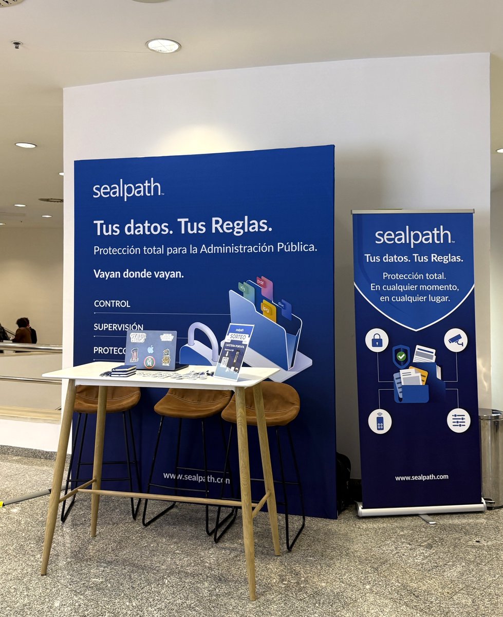 La amenaza invisible para la AAPP está creciendo. Descubre cómo protegerla de fugas de datos en #Novagob2025 (1º planta), tenemos sopresas y un sorteo en marcha. A las 10:50 charla de David Fernández: "Tus datos salen de tu organismo todos los días… ¿y tú sin enterarte?"