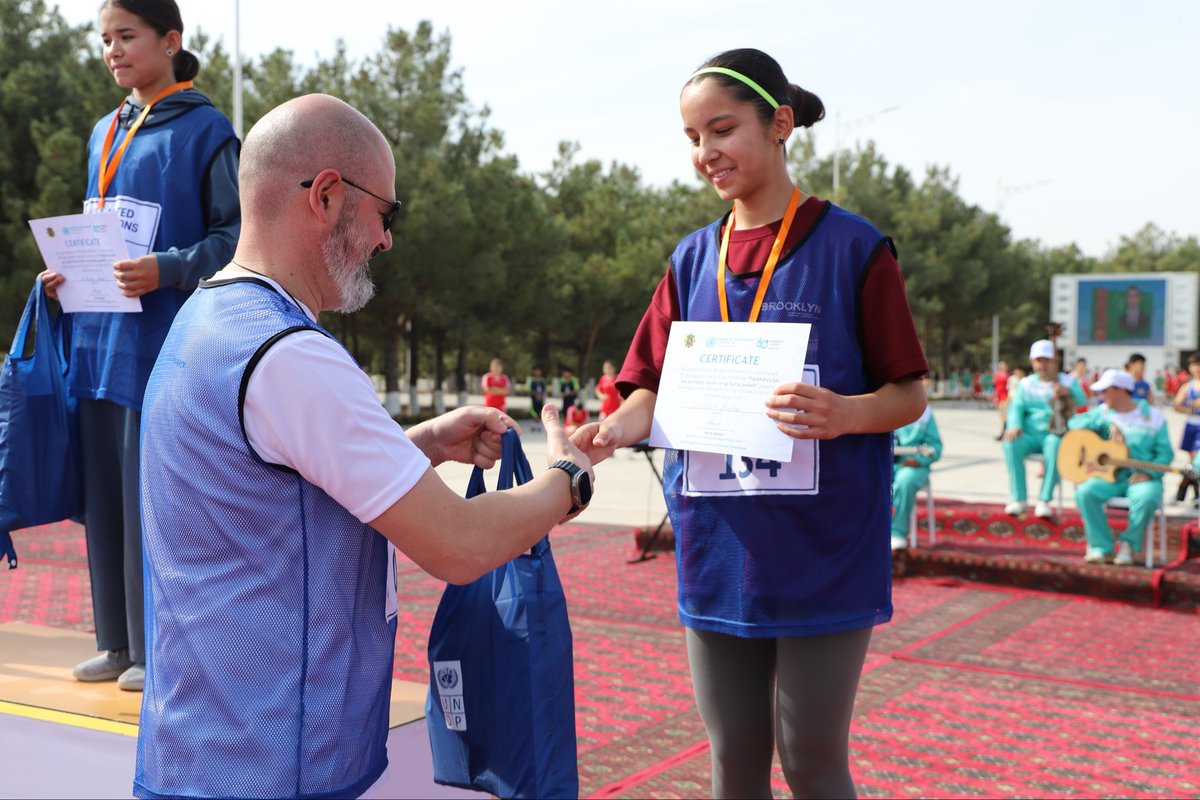 TomicaPaovic's tweet photo. Hundreds joined our "Run to the SDGs" marathon in Lebap marking the 80th Anniversary of the UN &amp; 30 years of successful partnership of #UNDP with #Turkmenistan. This powerful display of solidarity shows we're stronger together on the path to #Peace and Sustainable Development! https://t.co/pNiBBJPAUY
