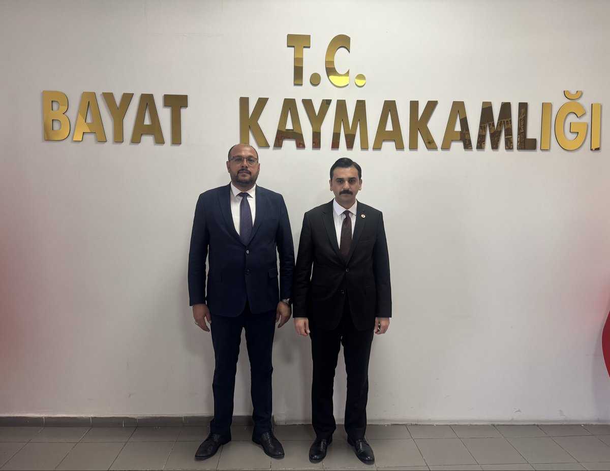 Belediye Başkanımız Sayın Halil İbrahim Bodur, ilçemizde görevine başlayan Kaymakamımız Sayın Ahmet Akdağ’a hayırlı olsun ziyaretinde bulundu.

Başkan Bodur, Kaymakam Akdağ’a yeni görevinde başarılar dileyerek, ilçemiz için yapılacak çalışmalar hakkında temennilerde bulundu.