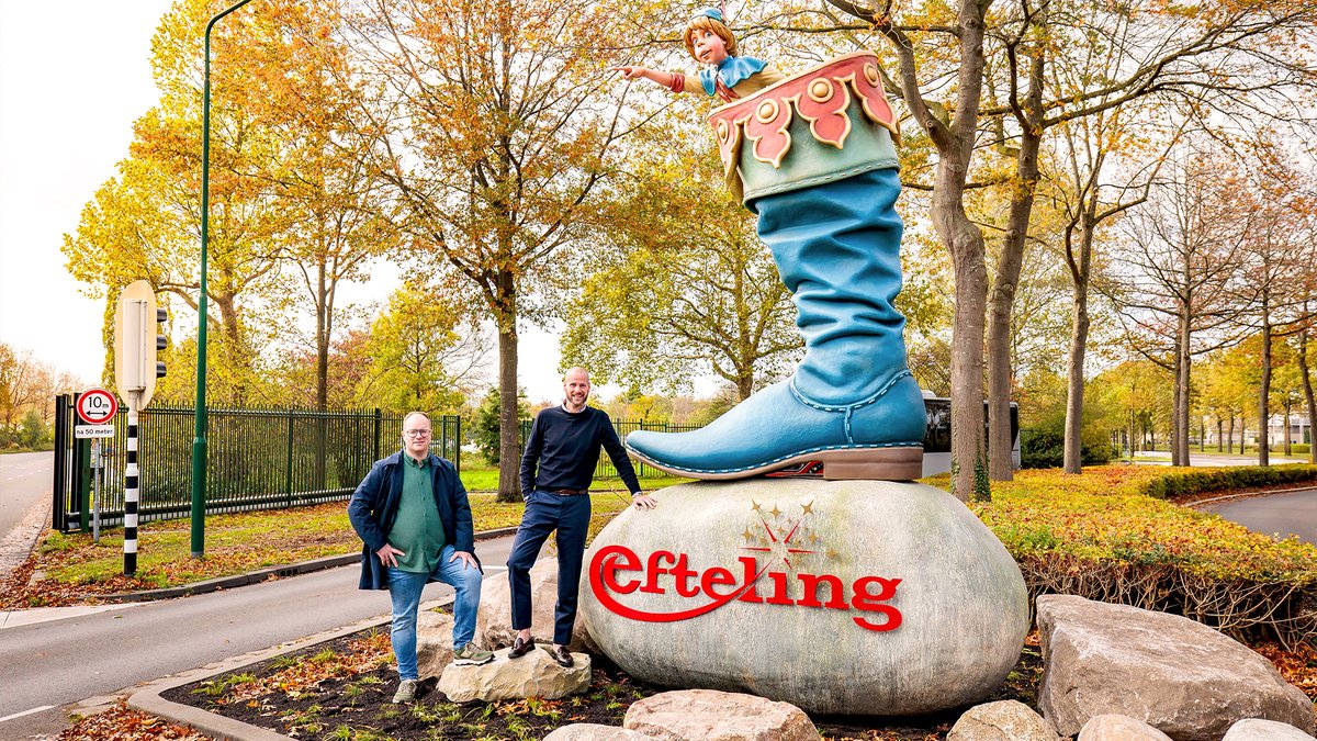 Efteling's tweet image. De Europalaan is vernieuwd! 🌷🚗 Reusachtige bloempotten met kleurrijke tulpen, een spoor van keien en een gigantisch silhouet van Klein Duimpje brengen je voor binnenkomst al helemaal in de sfeer voor jouw dagje Efteling! Meer lezen over deze vernieuwing? Je leest het in de…