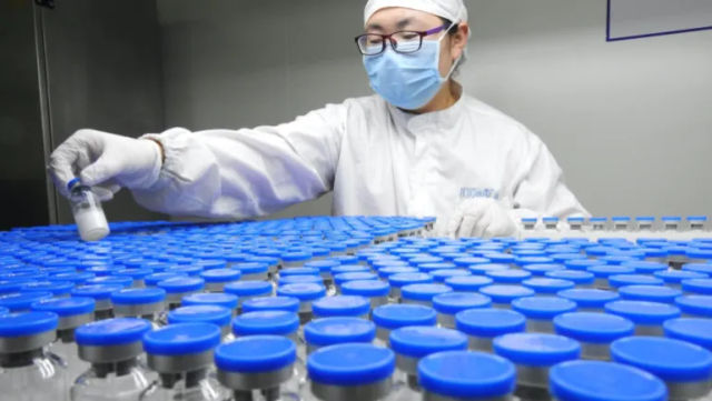 intl_source's tweet image. #science #cancer #mRNA
A groundbreaking discovery reveals how mRNA technology, once hailed for combating COVID-19, may now revolutionize cancer treatment by training the immune system to target tumors...
intlsource.net/en/public/arti…