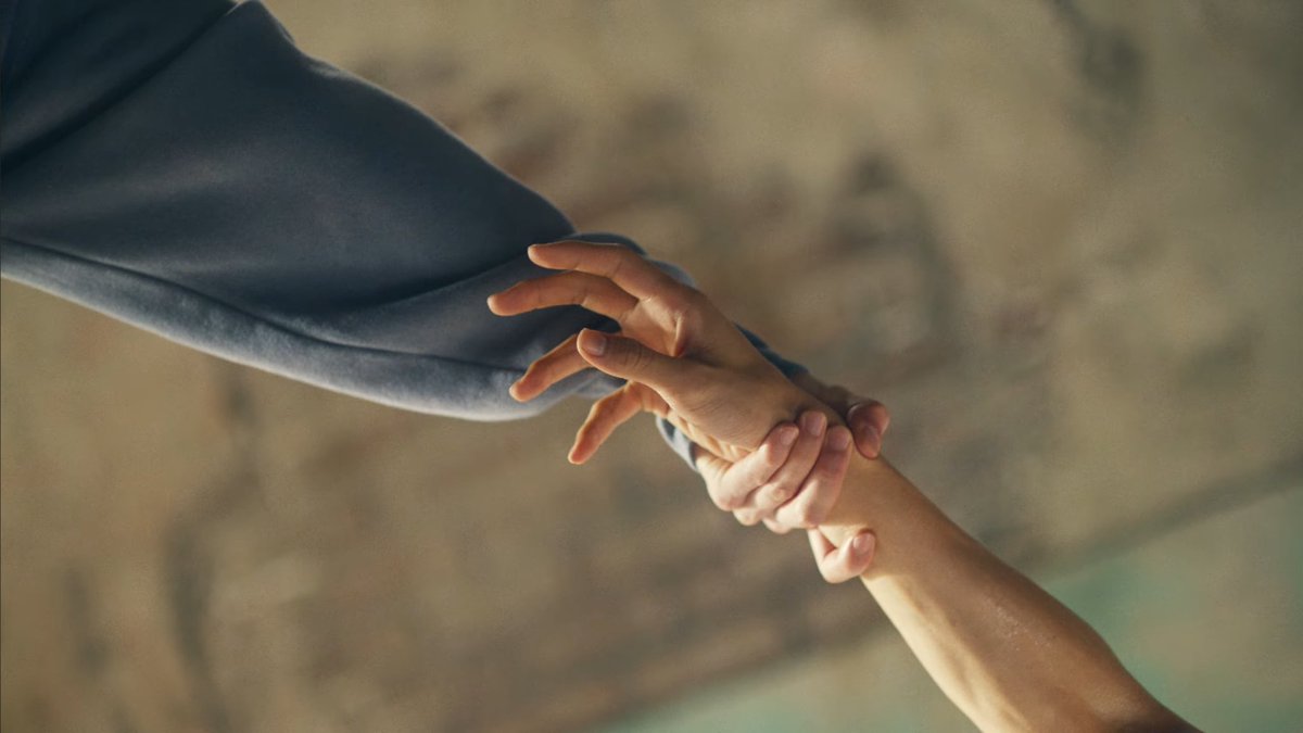 cupidnicho's tweet image. the back to life mv is one big accidental renaissance painting and im obsessed