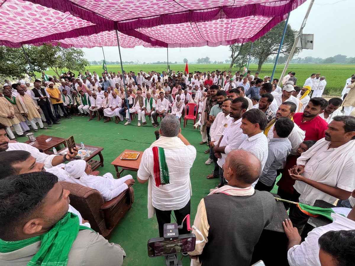_Sudhaker_singh's tweet image. महागठबंधन समर्थित राजद प्रत्याशी अजित कुमार के समर्थन में चल रहे “लोकहित संवाद यात्रा” के तहत बक्सर लोकसभा क्षेत्र के रामगढ़ विधानसभा अंतर्गत प्रखंड– रामगढ़ के ग्राम सियरुआ में ग्रामीणों से मिला,
ग्रामीणों से मिल महागठबंधन समर्थित राजद प्रत्याशी अजित कुमार के EVM के क्रम संख्या…
