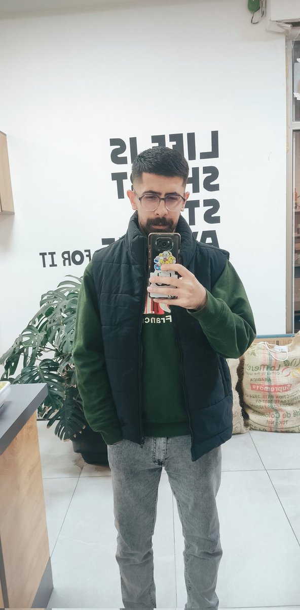 ghayeb1999's tweet photo. کلی باهم خندیدیم ولی من از شادی داشتن تو 
تو از روی تمسخر و بازی گرفتن من :) https://t.co/EGzLuEmsEi