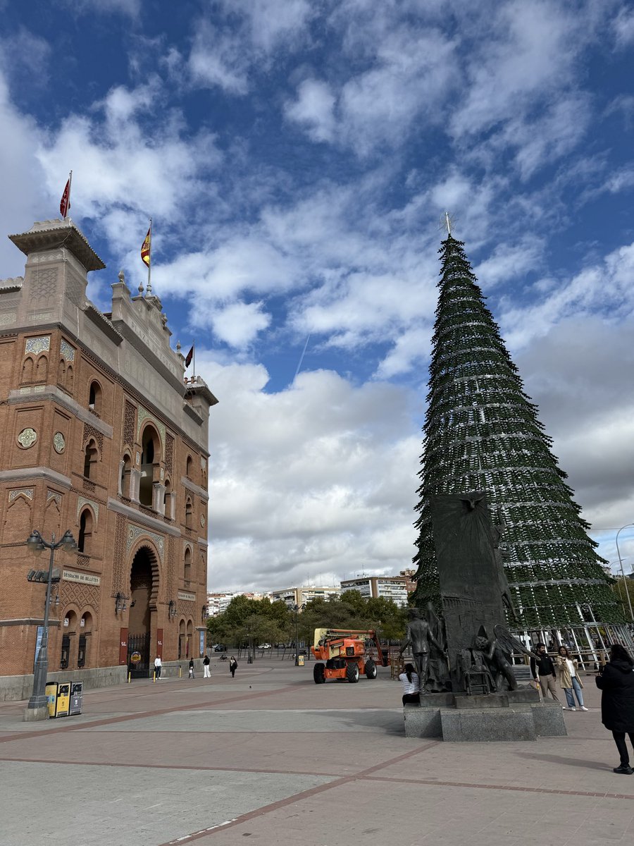 sufuster's tweet image. #Madrid Cada año se dan más prisa
¡Y ni tan siquiera ha llegado #Halloween2025!