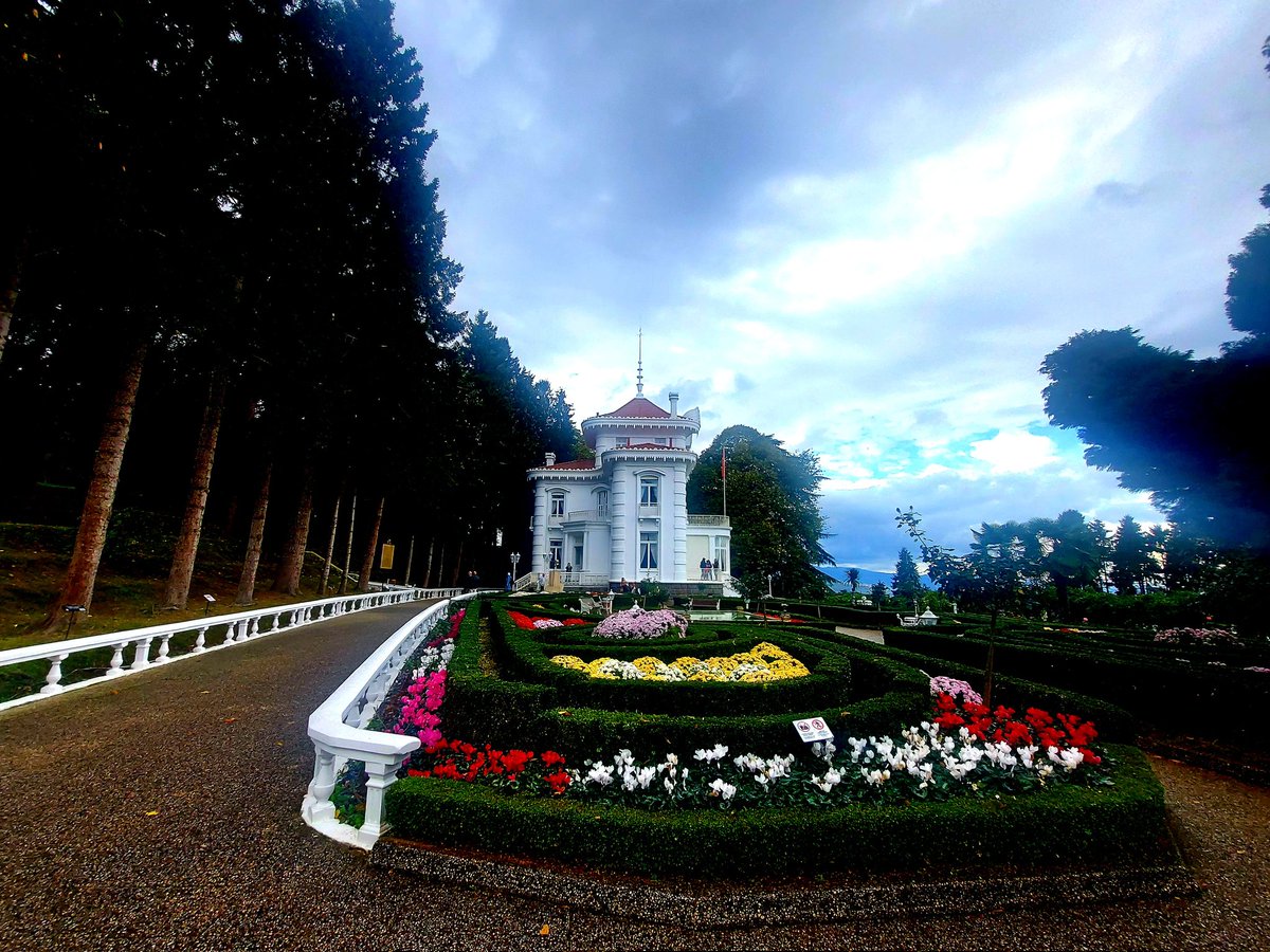 "Mal ve mülk bana ağırlık veriyor. Bunları milletime vermekle ferahlık duyuyorum. İnsanın serveti, kendi manevi kişiliğinde olmalıdır." 

11 Haziran 1937
Atatürk Köşkü 
Mustafa Kemal Atatürk
📷 Erdal Eksert