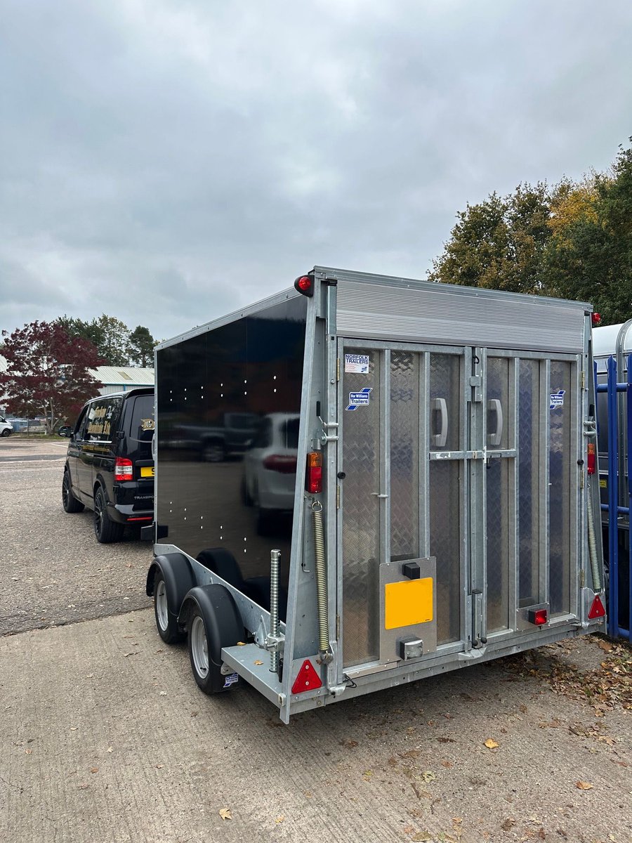 NorfolkTrailers's tweet photo. 🚐🖤 Adventure awaits! One of our amazing customers is hitting the road in his brand new BV106 Ifor Williams box van, wrapped in sleek black, carrying his two Harley Davidson motorcycles for an epic trip to Scotland! 🏍️🏴

#IforWilliams #BV106 #BoxVanLife #HarleyDavidson https://t.co/RjUrVK88Bx