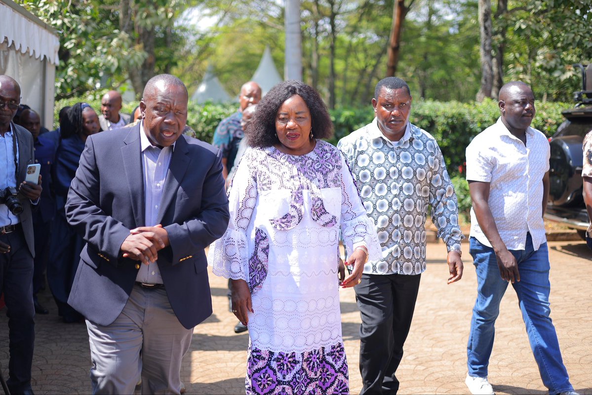 RealMatiangi's tweet image. Today I led a delegation of Gusii leaders from Kisii and Nyamira Counties to call on Mama Ida Odinga and offer our heartfelt condolences to the family following the loss of Baba Rt. Hon. Raila Amolo Odinga.
We reflected on Baba’s selfless struggle for a better country. I also…