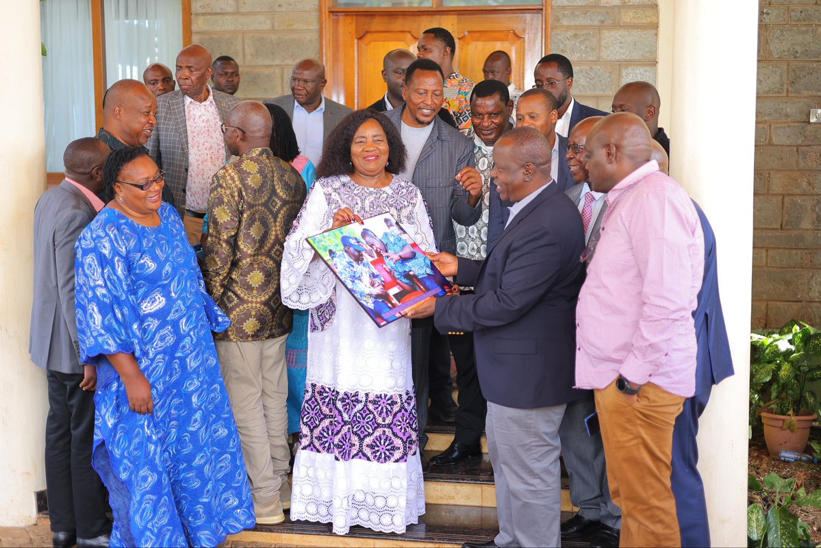 RealMatiangi's tweet image. Today I led a delegation of Gusii leaders from Kisii and Nyamira Counties to call on Mama Ida Odinga and offer our heartfelt condolences to the family following the loss of Baba Rt. Hon. Raila Amolo Odinga.
We reflected on Baba’s selfless struggle for a better country. I also…
