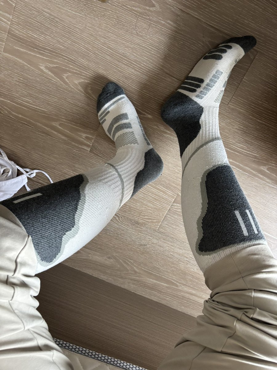 没东西发就发点袜子