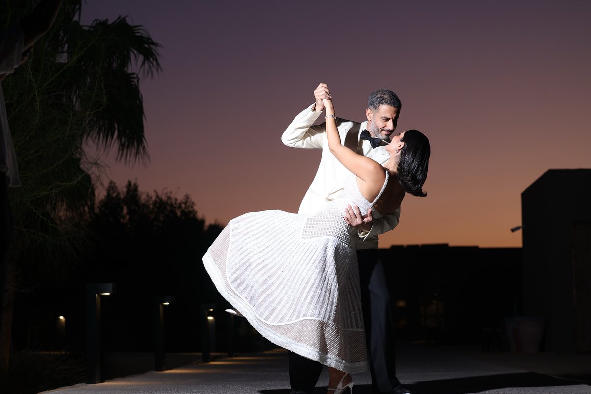 ⭕يسمعني حين يراقصني … كلمات ليست كالكلمات 🎶
رومانسية محمد فراج وزوجته بسنت شوقي 🥰