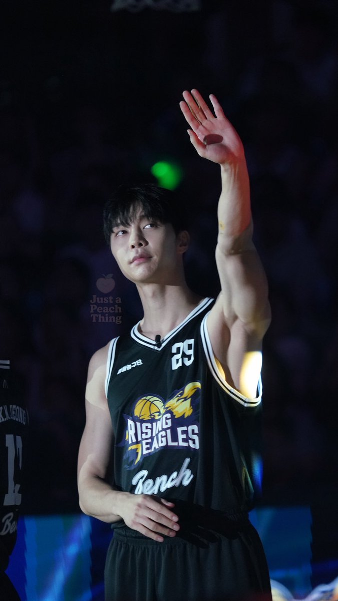 jjustapeachh's tweet image. 🐱👋🏻

#쟈니 #Johnny #DunkItJohnnySuh