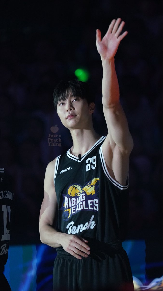 jjustapeachh's tweet image. 🐱👋🏻

#쟈니 #Johnny #DunkItJohnnySuh