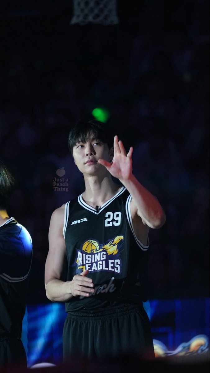 jjustapeachh's tweet image. 🐱👋🏻

#쟈니 #Johnny #DunkItJohnnySuh