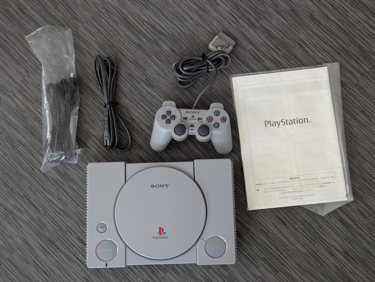 生存確認中...　生きてます！！
TGSが終わってからのバタバタ期がやっと過ぎて、現在は懐かしい旧プレステのノベルティーの整理をしつつ束の間の休息。たまにはこうして原点回帰するのも大事だと思い知らされました！