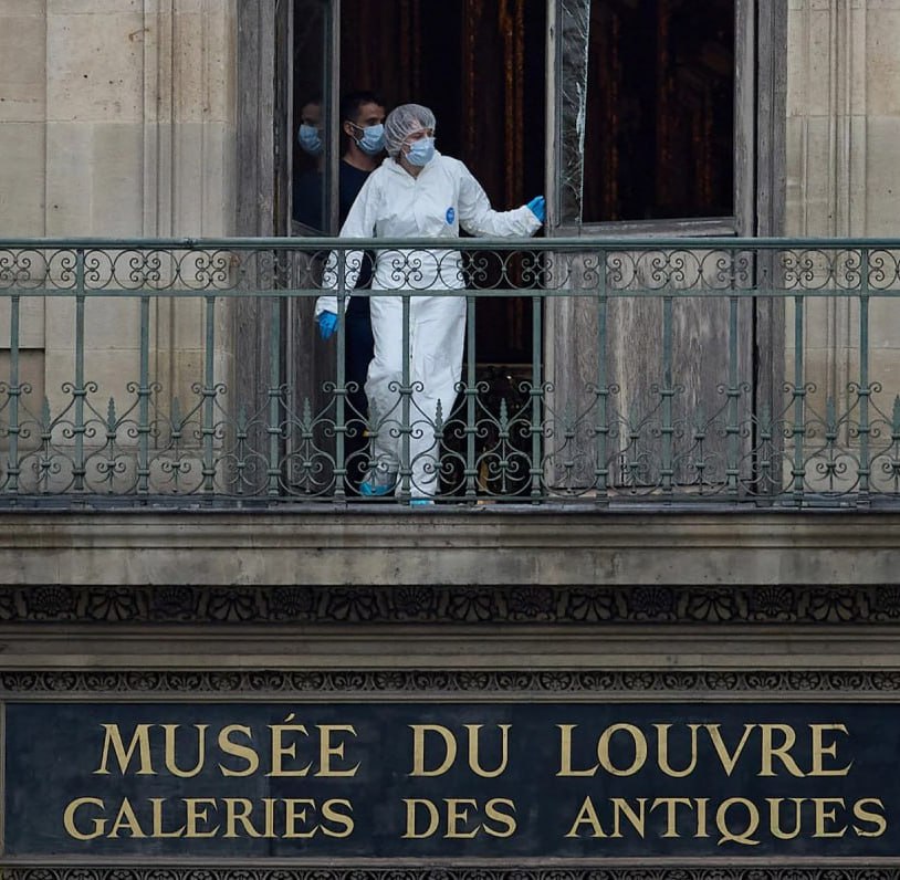 🇫🇷 DNA traces helped police arrest one of the suspects in the Louvre heist

The robbers reportedly left behind several items that could contain DNA traces — including a helmet, radio, yellow vest, and two grinders.

Both suspects, around 30 years old and from Aubervilliers, were