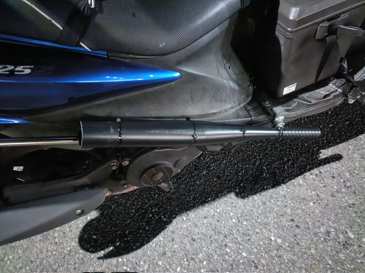 NAOPAPA_Uber's tweet image. 面白いアイテム
傘固定フレーム設置完了w

雨の地蔵の一服用🚬