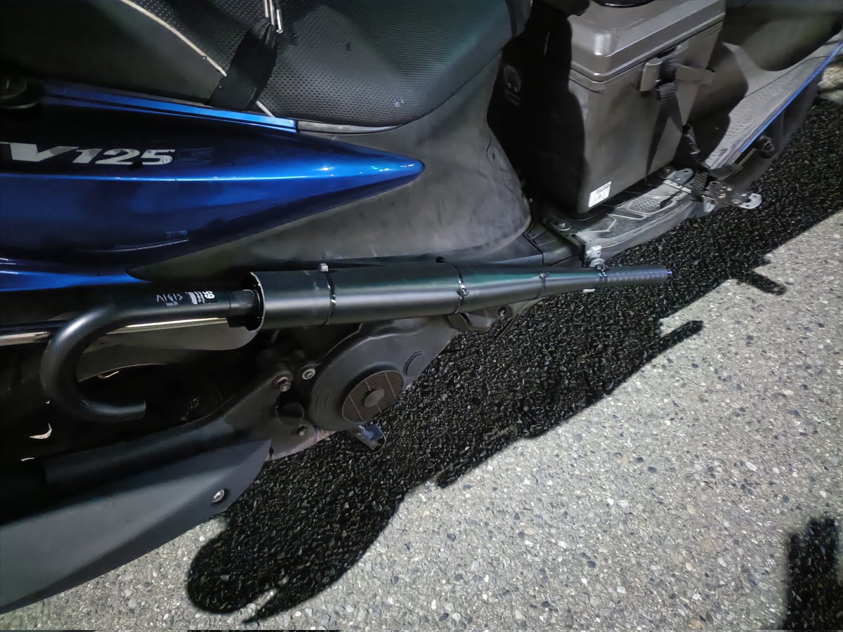 NAOPAPA_Uber's tweet image. 面白いアイテム
傘固定フレーム設置完了w

雨の地蔵の一服用🚬