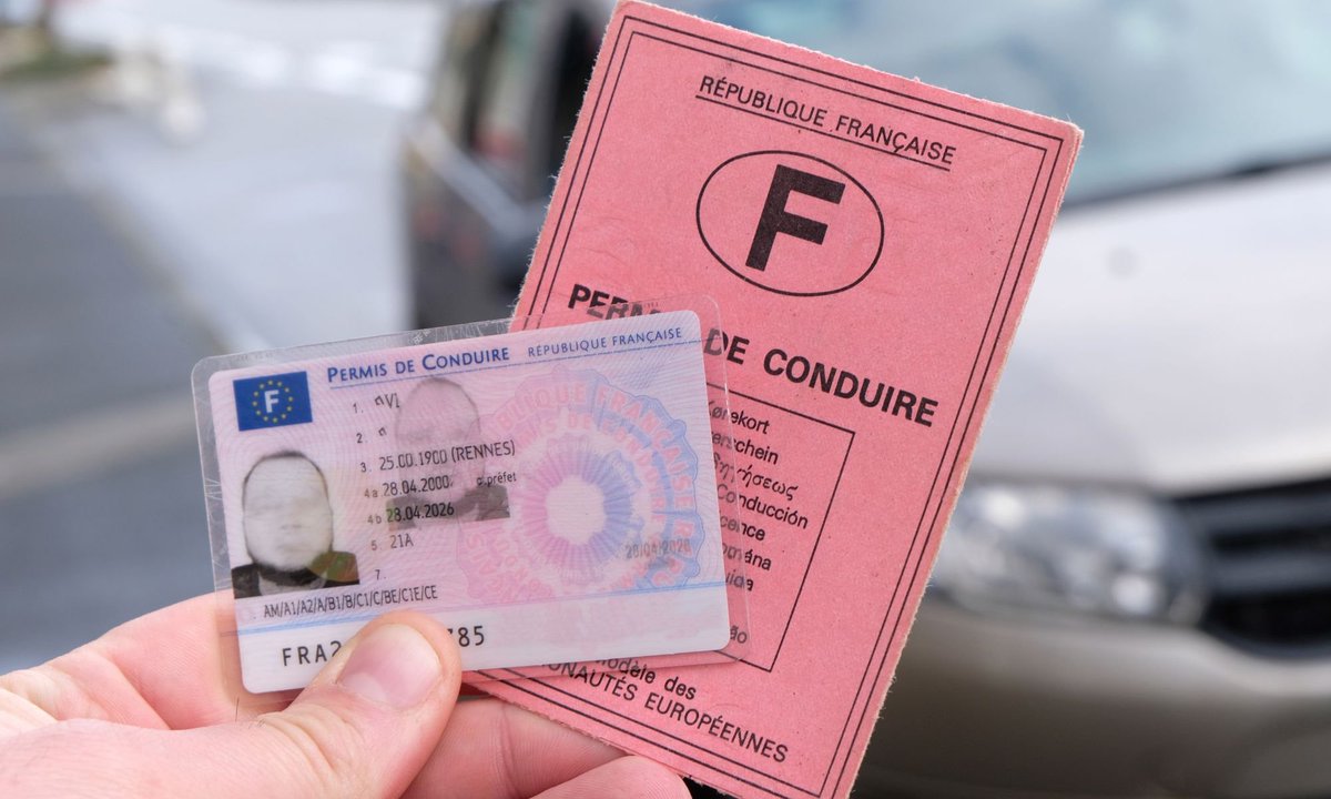 AlertesInfos's tweet image. 🇫🇷🇪🇺✖️ ALERTE INFO | FIN DU PERMIS DE CONDUIRE À VIE ! Désormais, le permis de conduire devra être renouvelé tous les 15 ans ; ce renouvellement pourrait s’accompagner d’une visite médicale obligatoire pour confirmer sa validité, cela dépendra de la décision de chaque pays.

La…