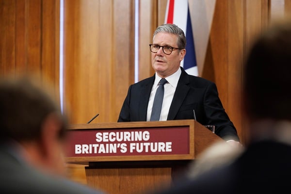 LondonLovesBiz's tweet image. Downing Street 'remains in dire straits' as Starmer's 'unpopularity' soars - londonlovesbusiness.com/downing-street…