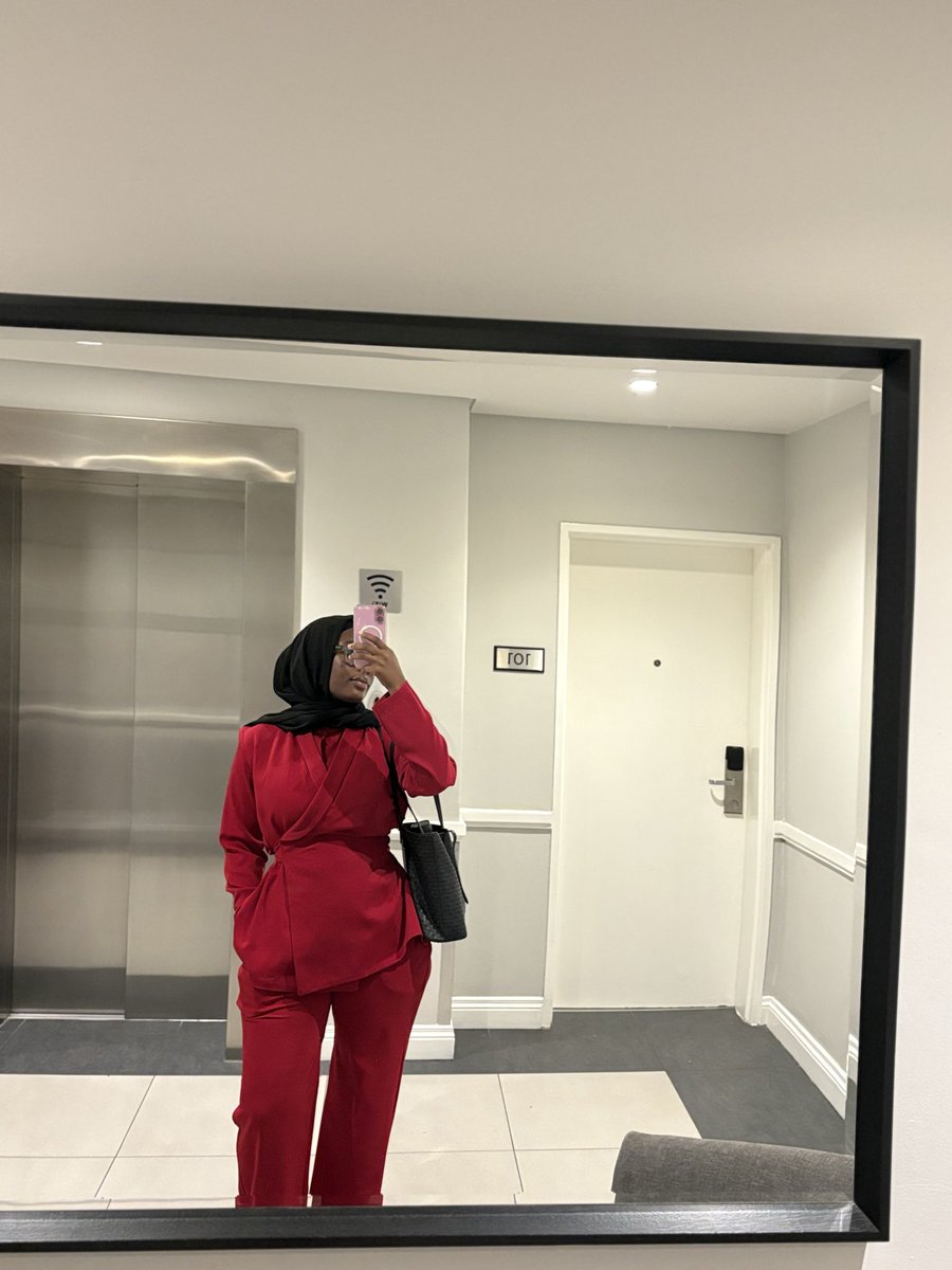 cyberchenti's tweet image. GETTING STARTED AS A SOC ANALYST ?
Here are some must-learn tools for your skillset:
📌 Nmap - An open source scanning tool that helps map out networks and identify vulnerabilities. It's critical for understanding the assets SOC analysts need to protect.
👩🏽💻 Splunk - A SIEM…