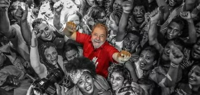 O dia é dele, mas o presente é nosso. Temos de novo um presidente de verdade.

PARABÉNS PRESIDENTE LULA!
DIA DE LULA