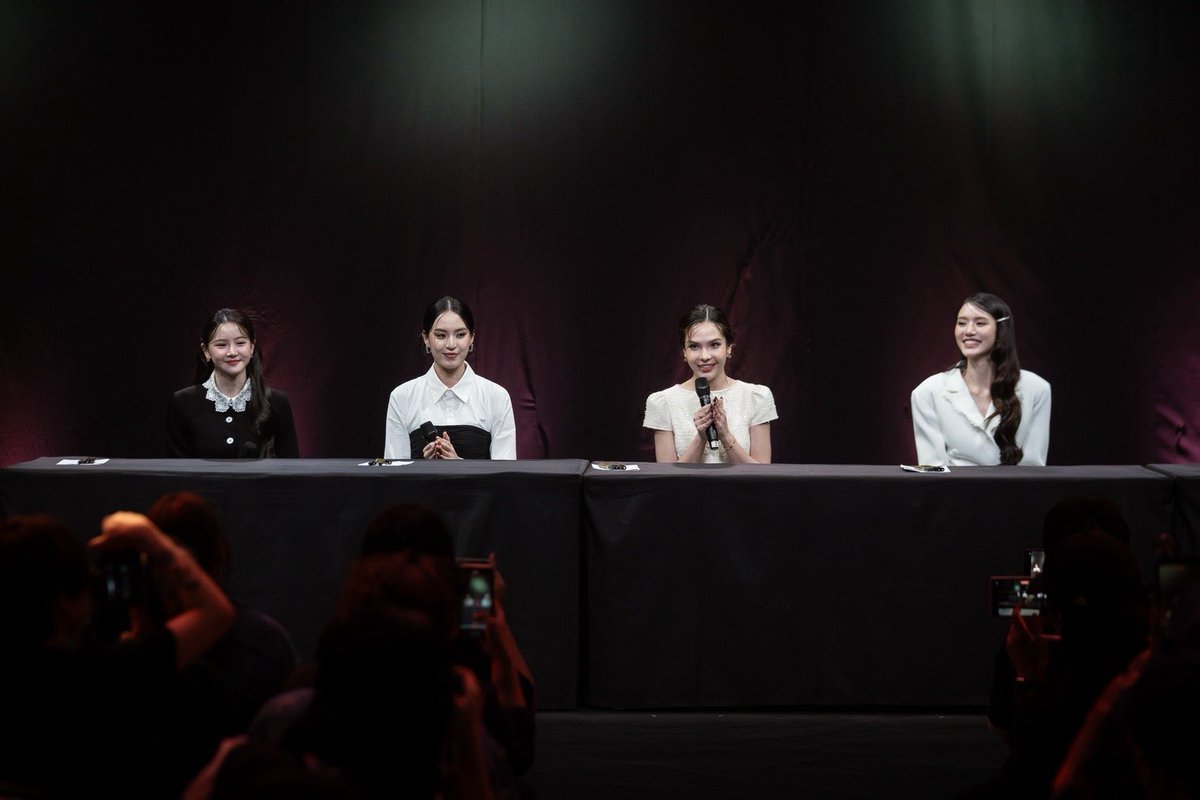 RainbowNewsent's tweet image. “Harmony Secret” ดีลลับฉบับเล่นเล่ห์ มอบความรักคืนแฟนๆอบอวลด้วยความอบอุ่น ในกิจกรรมสุดเอ็กซ์คลูซีฟ “Harmony Secret FANSIGN”
FANSIGN WITH HARMONY SECRET 
#HarmonySecretFansign
#LMlookmhee #SonyaSaranphat 
#LMSY #ลูกหมีซอนญ่า 
#lillyladapa #bellejirat…