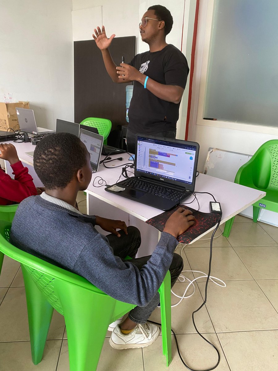 tinkacode's tweet image. Young learners joined us last weekend on our @CodeClub event in Nakuru. Our aim is to bring young minds together to explore how technology, coding, @Raspberry_Pi and @arduino can be used to power amazing projects and ideas. The sessions were fan with hands on projects.