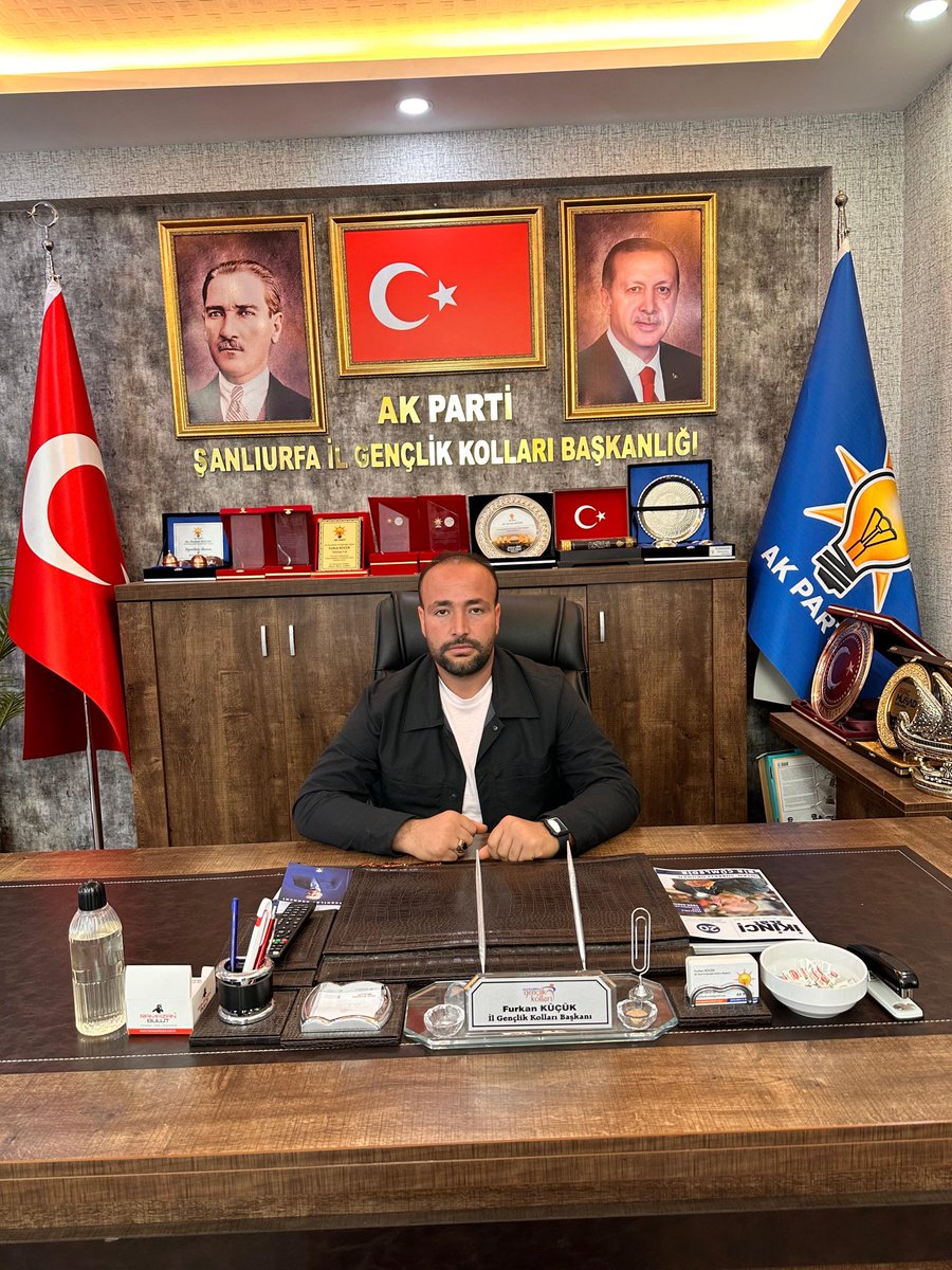 ŞANLIURFA Gençliği İçin Her Daim Birlikte Özümüz’den Geleceğe Nöbetteyiz.

📌İl Başkanlığımız’da Bugün Nöbetçi İl Yönetim Kurulu Üyemiz ve aynı zamanda  
Suruç İlçe Koordinatörümüz Mehmet Hayati Akaslan 

✏️Soru, görüş ve önerileriniz için sizleri İl Başkanlığımıza bekliyoruz…