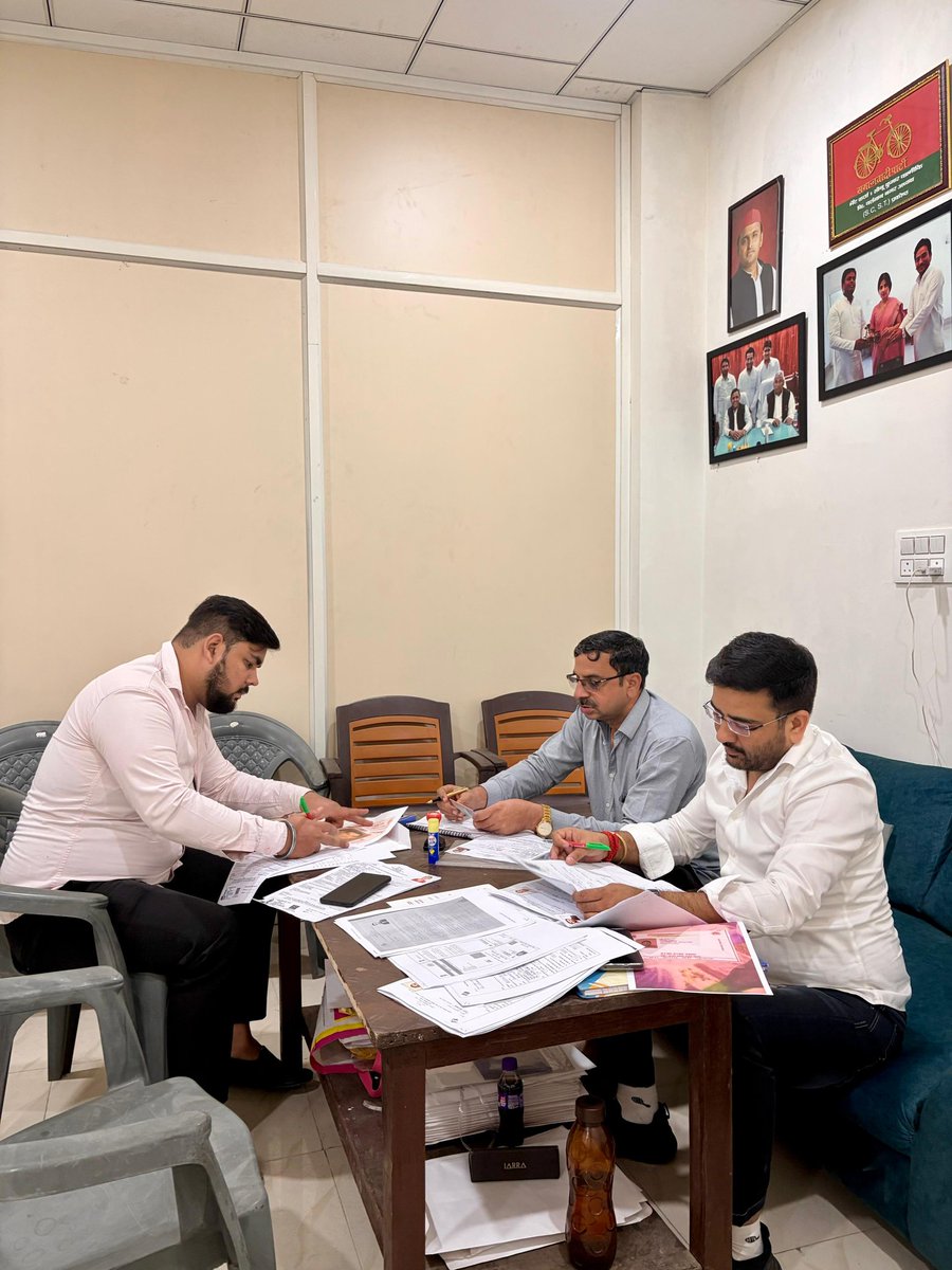 ashray_gupta's tweet image. आप सभी जल्द से जल्द स्नातक निर्वाचन क्षेत्र के मतदाता बने और अपने साथियो को भी मतदाता बनाये !! 

मतदाता बनने की आख़िरी तारीख 06-11-25 hai !!

"मेरठ खंड निर्वाचन छेत्र" में निर्वाचन नामावली में नाम शामिल करवाने के लिए संपर्क कर सकते है।
9810735584
#MLC #elections