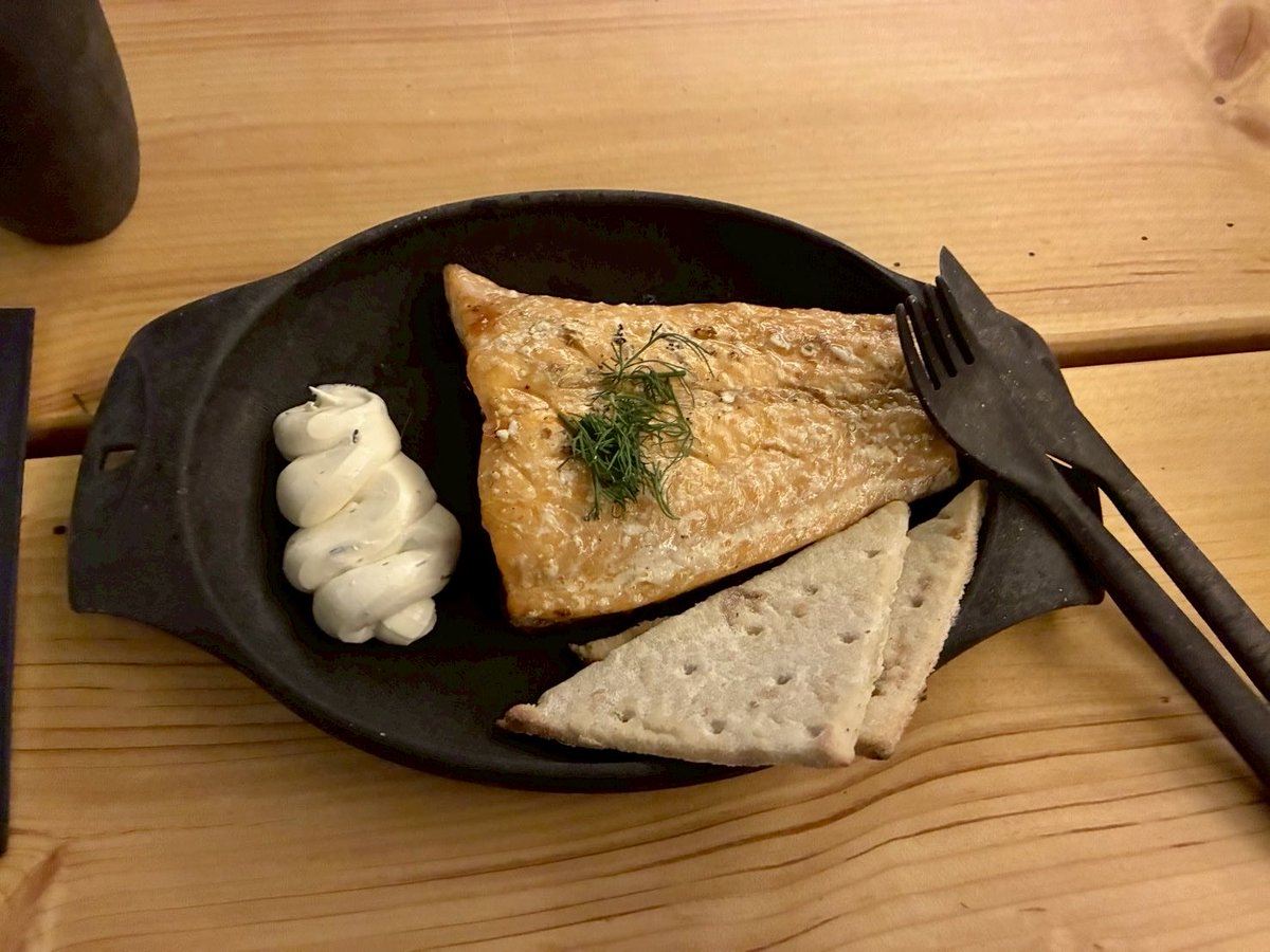 クリスマスまであと2ヶ月！🎄ということで、10/25はサンタクロース村🇫🇮メイン広場にステージが登場！18:00〜カウントダウンイベントが行われたそうです🎅コタのサーモンレストランはスタッフ一押しです！🐟 #フィンランド　#サンタクロース村