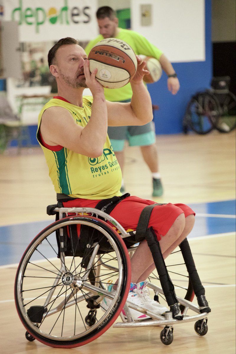 ☔️ Saquen el paraguas, la lluvia ha llegado… ¡pero aquí nadie pierde la ilusión por la @bsrespana!

Este sábado arranca oficialmente la liga y con el equipo al completo trabajamos en el Paco Aguilar.

#SomosAmivel 💛💚
#AmivelBSR 💚💛
#YaestamosAqui 🇪🇺
#SoñamosJuntos ✨