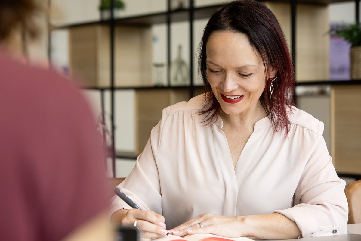 Make Sense of AI: Terms, Tools &amp; Good Practice is a practical explainer for senior leaders &amp; comms professionals who want to balance innovation with responsibility.

* Common terms explained 
* The art of prompting
* Stay ethical &amp; compliant 

Take a look! sookio.com/digital-market…