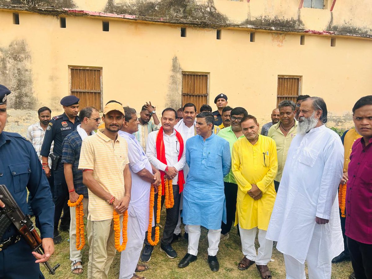 📍 तारापुर , बिहार 
भाजपा संगठन द्वारा बिहार विधानसभा चुनाव में दिए गए दायित्व के तहत आज तारापुर विधानसभा क्षेत्र में एनडीए प्रत्याशी सम्राट चौधरी जी के समर्थन में जनसंपर्क एवं चुनाव प्रचार अभियान में शामिल हुआ।
#BiharElections #TeamBJP #NDA #VikasKaVada #sangramsingh