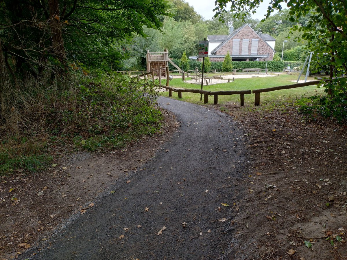 KoMex® Antraciet bij speeltuin in Lingen (DE)

In de zomer van 2025 werd het pad bij een speeltuin in Lingen vernieuwd met KoMex® Antraciet – een duurzame, waterdoorlatende halfverharding.

📷 Bekijk het project:
koersmix.nl/.../2083-komex…