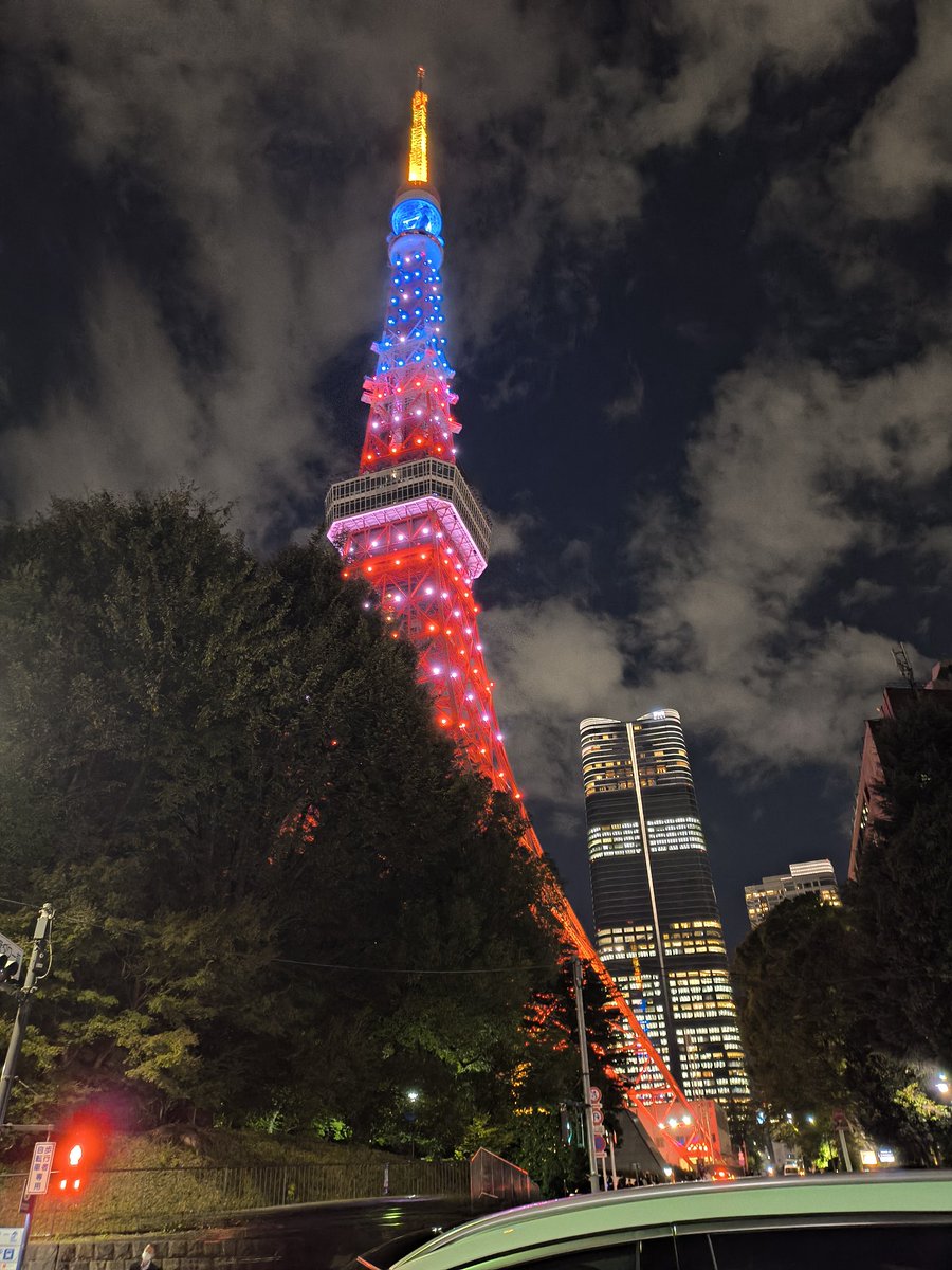 Gyagyu's tweet photo. 本日のタワー
＃東京タワー
＃アメリカ
#トランプ大統領 https://t.co/pXvoYfGP0h